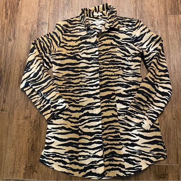 Chicos tunic size 0 Zebra Print Button-Up Shirt - Picture 3 of 8